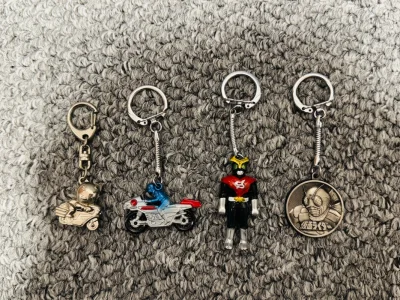 一次性淘了一大堆老物件，真是太有满足感了，每个小玩具都饱经风霜的感觉，虽然瑕疵感都比较重，但每一个都是非常稀有的物品，这或许就是收藏的魅力吧！