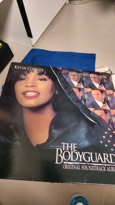 非常好的购物体验。收到货后打开包装盘面略有划痕，但是音质出色。挖煤姬又一次完美的购物体验。用下来爱不释手，每天蹲守查看自己喜欢的黑胶

