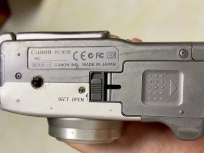 成像清晰，可以翻转屏拍照的就是不一样，一直慢慢的摸索，自拍神器，一起提高学习，摄影一直是我的梦想，感觉客服小姐姐耐心的回答解决问题呢。