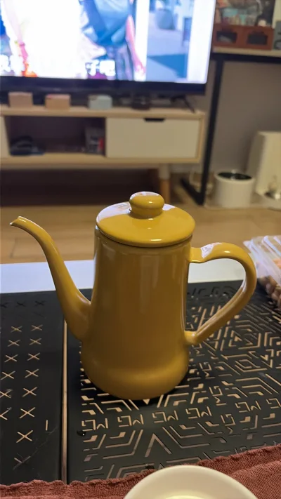 淘到停产的月兔印手冲壶很开心，虽然中途发生意外，但最后还是收到了，品相不错！遗憾的是贴纸不见了，不过也很好看，能够低价买到，也很好了