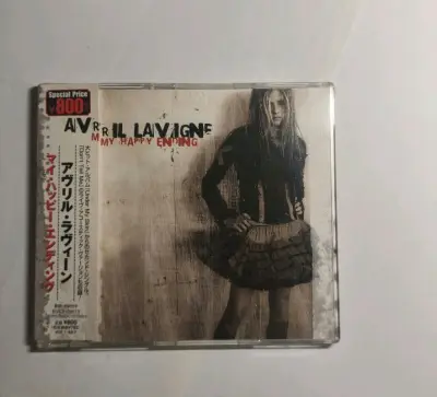 收到这张《My Happy Ending》单曲CD真的太惊喜了！? 作为艾薇儿的经典之作，CD保存得相当完好，音质清澈，封面设计也充满了回忆感。卖家包装得很仔细，没有任何损坏，让我瞬间回到了那个疯狂迷恋她的夏天，绝对值得收藏！