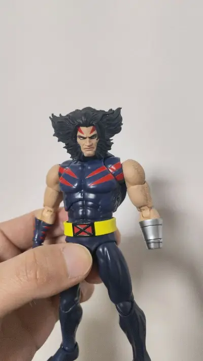 这次购物体验不错，物流速度很快，打包也非常扎实。玩具很帅气，天启金刚狼头雕刻画不错，比较还原漫画中形象，3个头雕，神态各异，造型很狂放。可动优秀，配件多，可玩性很高，配上挖煤姬的优惠券，可以省一点，很好很不错。