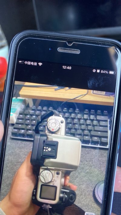 挖煤姬淘佳能EOS55性价比炸裂！95年眼控对焦科技感拉满，EF卡口兼容现代镜头太实用。机身成色如新，操作简单易上手，搭配50mm小痰盂成像细腻。包装严实物流快，胶片新手闭眼入，复古摄影乐趣十足～