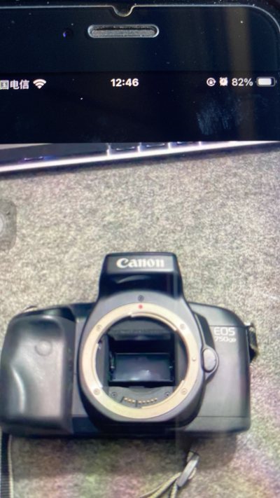 挖煤姬淘的佳能胶片相机套装太值了！机身成色超新，过片顺畅测光准，搭配的胶卷感光度刚好，拍人像氛围感拉满。包装严实无磕碰，物流透明省心，胶片党狂喜！