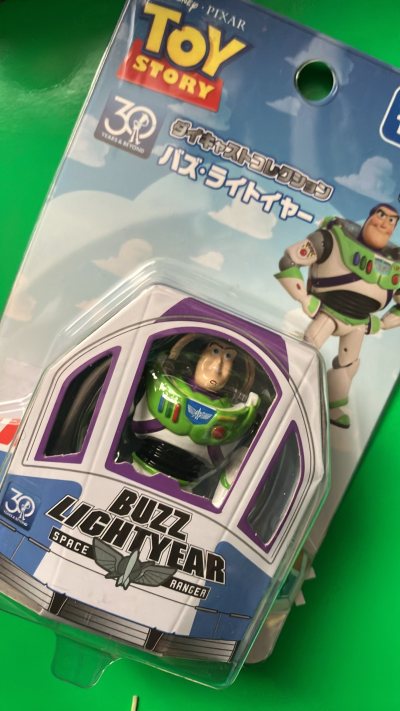 好几个月前到的一箱，箱子不大，外箱干净。物品比较多，都有泡泡纸单独保护。物品无受损，期待下一件的到来。