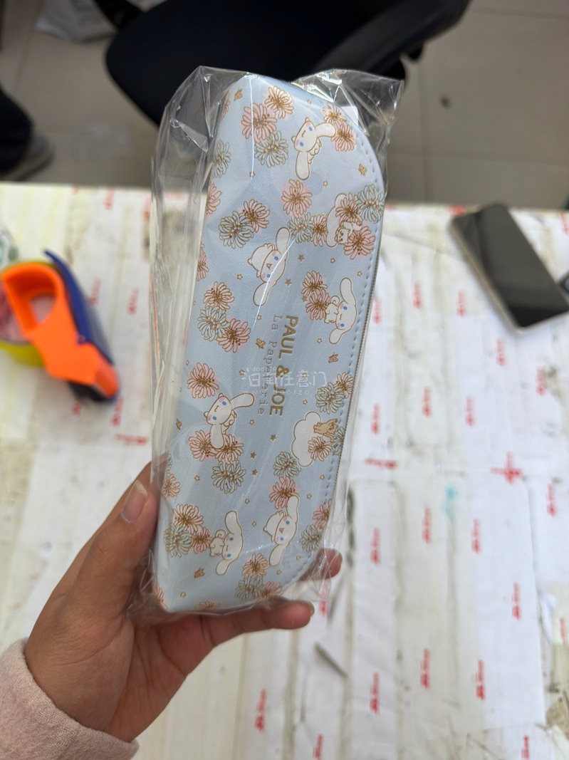 在煤炉找到了绝版很久的笔袋，还是全新的状态。简直超级值得。竹蜻蜓发货特别快，运费也很便宜，推荐推荐！2026年会继续挖煤