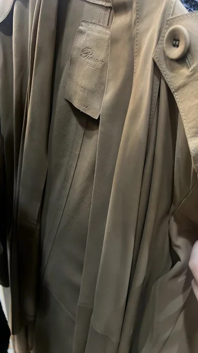 非常快收到的皮衣一件 非常幸运没有被税哦 也用了平台给的非常不错的优惠券 很合适的收入囊中了 老客户特别爱用的app推荐给大家 多pick我们挖煤姬哦