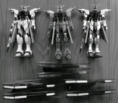 MG自由，虽然是1.0版本，但是不到一个的价格能拿到三个，还是很香，拿回来自己再修一下摆起来，还是挺唬人的。
扭蛋虽然是没盒，但是对于喜欢整端收藏的强迫症来说还是挺舒服的，还是多淘就会有好东西出现！
