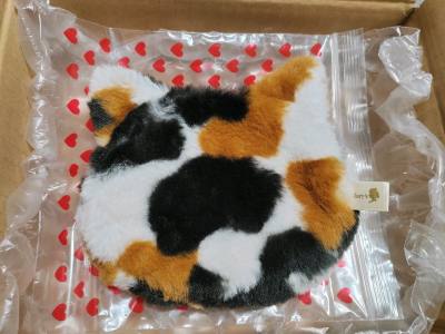 前段时间非常想要一个零钱包，刷到这个毛绒小包包就立马拿下了。作为一个猫咪爱好者，这个零钱包简直是完美！了解后才知道是Mary&amp;#39;s的情人节限定周边，特别可爱呀。很喜欢可爱又实用的小玩意。