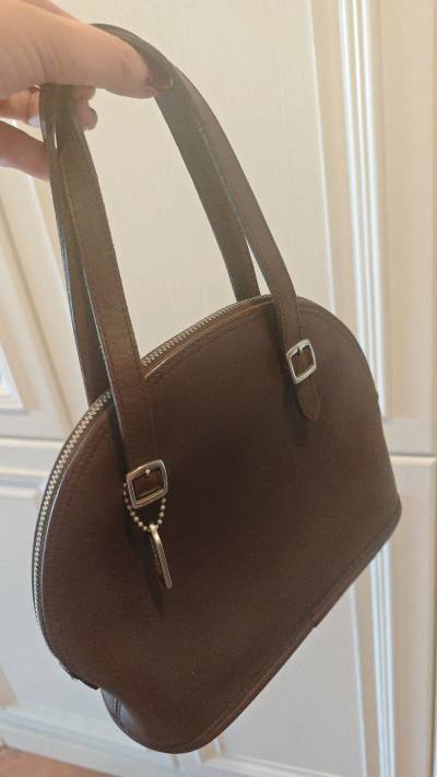 一开始我是从小红薯上种草了old COACH，但是大热的款在煤炉上都太贵了，而且COACH不知道是因为太受欢迎还是怎样，标的新旧程度都比其他牌子要差一点，我这次还淘的那几个包包，除了红色的那个包不太满意之外，其他的简直太棒了，尤其是那个深棕色的COACH，大小，形状...