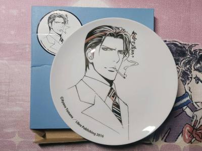 买了盘，有陶瓷盘和黑胶盘，山根老师的画风太美了，图二虽然是个钟，完全可以当做原画，麻见太帅了。。。。。