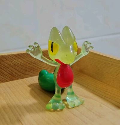 买了几只透明的宝可梦mc，非常好看，透亮透亮的非常满意，二十年的老物了还能保存这么好，感谢卖家感谢挖煤姬哈哈，很愉快的一次购物