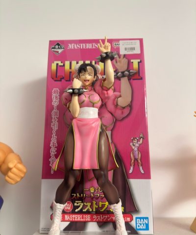 这次买了开心的手办，有火影有春丽，火影忍者的村长，格斗的选手，妹子加英雄真的很喜欢，没想到现在的手办做的这么好价格也很美丽，哈哈，喜欢的东西就是好