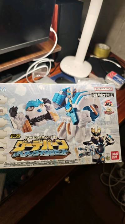 最近在海淘上预订的头号戦隊豪兽者玩具到了，第三弹，古德巴恩，全新未拆封，物流很快，东西很好，八角尖尖，品质不错