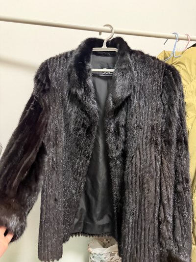 第一次海淘，经过15天，终于收到了心心念念的中古貂，油亮油亮，码子也足够大，颜色也是喜欢的?爱挖煤爱挖煤