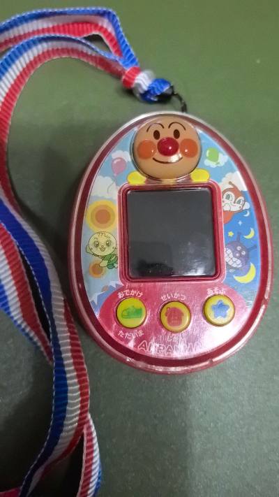 挖煤姬是一个跨境转运平台，支持代拍日拍、合单发货和积分抵扣运费，让用户轻松淘遍日本好物！这次淘到了很喜欢的面包超人拓麻歌子，其中有很多小游戏，与以往一样，用的是竹蜻蜓线路，价格优惠，速度也是非常快，半个月买的玩具就美美的到我手上啦～
