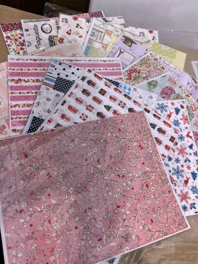 一直都很喜欢做手工，这次好开心在煤炉看到了喜欢的日本手工杂志，虽然是挺早的过刊而且店家说不保证附录在，但是收到货了还是很开心，10本杂志里只有2本附录没有，另外的都还好好的，而且前面附送的小块布料也还在，特别惊喜的感觉。感觉体验感很好。本次还另外购买了单独的布组，后...