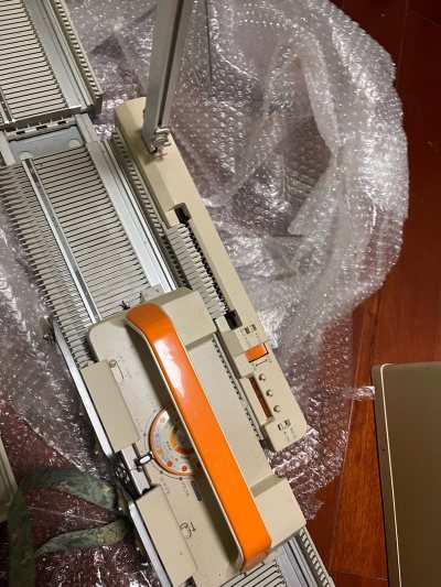 海淘机子就是图它新和稀有，挖煤姬的包装现在真的越来越好了，我只选了基础内部加固，因为怕损，就保留卖家原包装，卖家的箱套上挖煤姬免费加的箱，双保险。泡泡纸包得结结实实没有空隙，最担心的针床没坏，而且挖煤姬给我选的外箱不大不小，太合适啦，收到货悬着的心终于放下了，安全下...