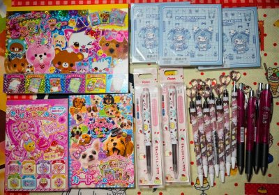 第n次在挖煤姬购物了。基本上买的都是古早便签，和笔。都是文具类的。日本文具很受欢迎，尤其是绝版的。物流很快，包裹严实。