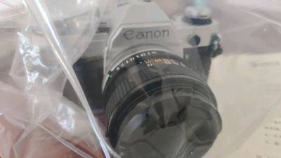 之前买了个佳能kiss1之后拍完了一卷，现在也送去冲洗了，希望能够完美出图，后面也通过挖煤姬购入了这台佳能ae1，这种手动的相机，透露着一种复古的质感。