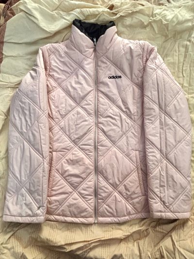 挖煤姬的日淘体验真的超出预期！选的竹蜻蜓路线物流超给力，两周就收到了包裹，包装得特别用心，泡沫纸层层包裹，衣服完全没压皱。日本制的面料质感绝了，是柔软透气的棉麻混纺，上身清爽不闷汗，走线工整没有多余线头，和商品描述的成色完全一致。平台操作简单，自带翻译功能不怕看不懂...