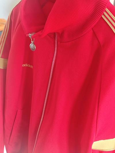 大家好，这一次购入了一件阿迪古着，走的可追踪小航空，包裹很严实，东西完全都没有损伤，用了积分抵运费很划算，大概用了十天左右收到。东西也很好，选择挖煤姬页面简洁方便，适合新人用～