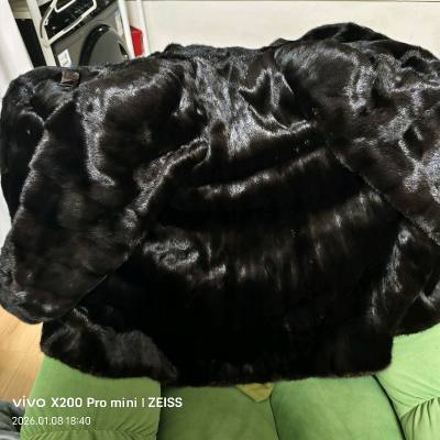 收到的衣服真的太好了皮板非常柔软毛毛质感优秀油光水滑的我非常满意没有踩雷以后还会继续在挖煤姬挖煤！！