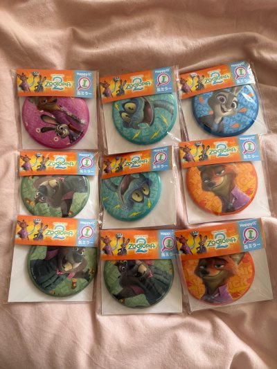 26年第一次开箱，第一次使用竹蜻蜓plus，免税线很方便，通关顺利～包装很安全，塞得满满当当但看起来很舒适，吃了一些疯狂动物城抽赏的好价，丘比特立牌db大成功，希望折扣力度多多，还会再买