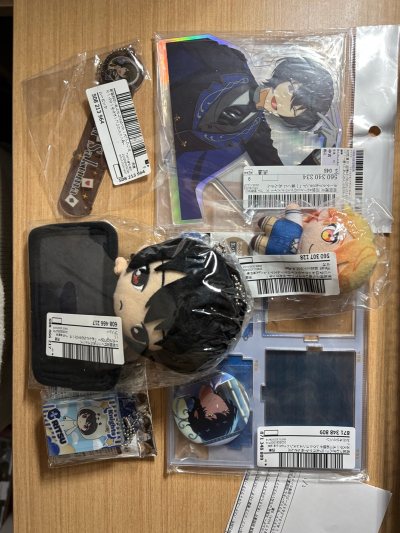 这次在挖煤姬上买了偶像梦幻祭和世界计划相关，打包给力，到手完好无损，性价比很高。捡漏真是开心！挖煤姬真的是一款非常好用的海淘软件，经常会有各种不同的优惠券，每隔几天都会发放一批新的优惠券。而且操作简单易上手，还有积分抵扣国际运费的活动。我这次选择的是竹蜻蜓plus包...