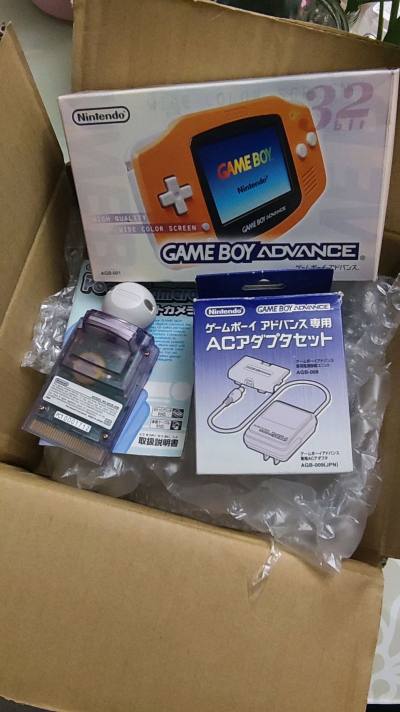        这次海淘算是捡漏了，算上优惠券减下来才花了500多人民币淘到一台箱说齐全橙色GBA和带说明书的gameboy专用摄像头还加一个GBA电源，这几样成色也都相当好，全部收入我的游戏机收藏柜里。
     再次感谢挖煤姬给了我这么好的平台，让我能淘到心爱的游...
