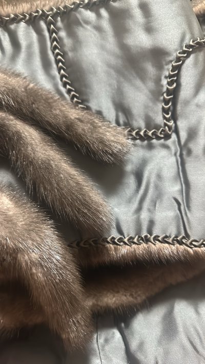 购买体验很好，很方便就买到了，感觉质量不错很柔软，手感很棒。也很新，成色也不错。值得购买很推荐啦，还是saga的标～