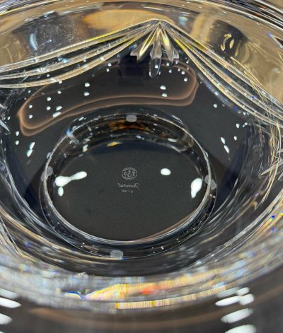 烛光微微摇曳，花束散发甜蜜唯美的香气，坠入这场温柔的梦幻婚礼。高举酒杯，碰响爱意与祝福的旋律，巴卡拉诚挚邀请您收下这份婚礼邀请函?，见证幸福时刻。
