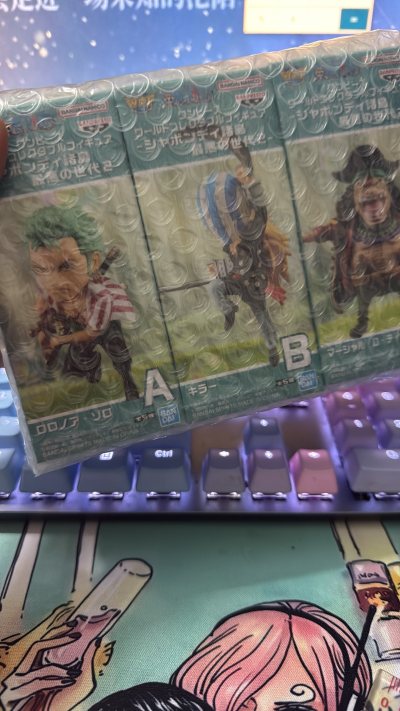 这回购入多个女帝吧唧，很满足，女帝吧唧都太好看了吧，价格有优惠，但确实买贵了。还买到了好价的wcf，这很开心。打包也很好