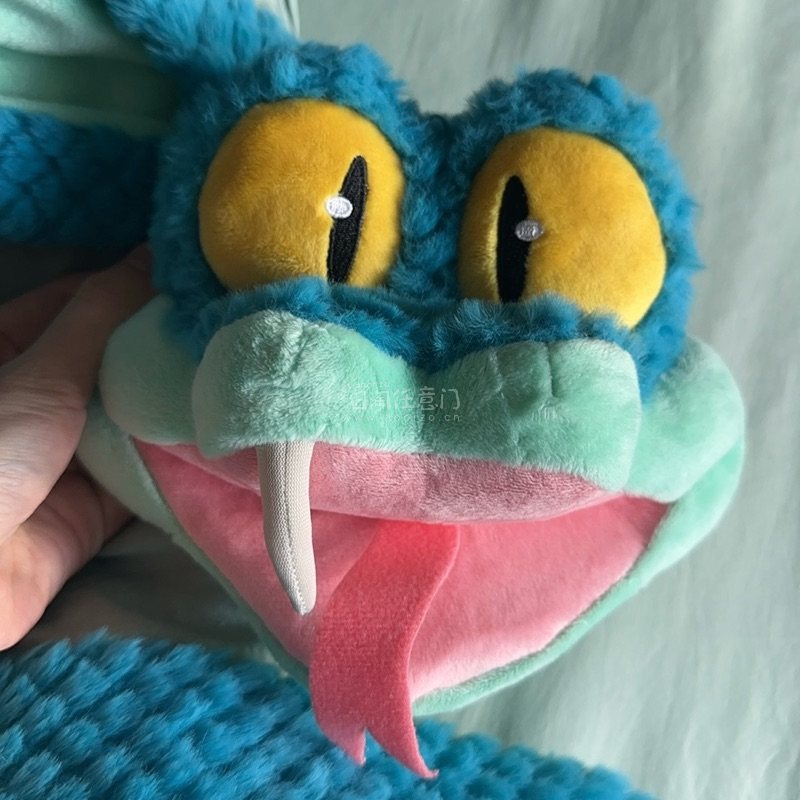 切煤初体验直接封神！在挖煤姬淘到的迪士尼盖瑞围巾也太惊喜了～ 短绒毛材质软润糯滑，双面亲肤不扎皮肤，不掉毛不静电，保暖性超棒。盖瑞的立体刺绣眼睛和小牙齿萌到犯规，细节满满超有质感。平台操作简单，合单迅速还常有优惠券，物流追踪清晰，包裹打包严实，到手完好无损。性价比远...切煤初体验直接封神！在挖煤姬淘到的迪士尼盖瑞围巾也太惊喜了～ 短绒毛材质软润糯滑，双面亲肤不扎皮肤，不掉毛不静电，保暖性超棒。盖瑞的立体刺绣眼睛和小牙齿萌到犯规，细节满满超有质感。平台操作简单，合单迅速还常有优惠券，物流追踪清晰，包裹打包