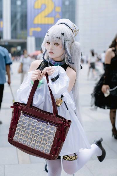 非常好的吃谷体验，感谢助力我的痛包完成，吧唧包装的非常严实而且买一个都有原袋，闪闪发光没啥瑕疵，带着吧唧出了cosᖰ˃̵ ֊ ˂̵ᖳ全盘好假吃谷爽到