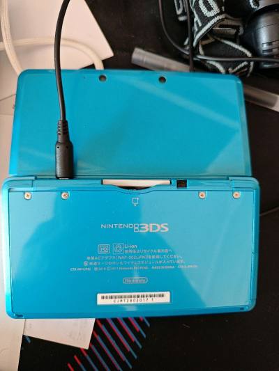 物超所值，近乎全新的外壳，虽然屏幕上的橡胶垫老化，底下的底垫有一个脱落了，，但是对于这个价格来说，非常好了。