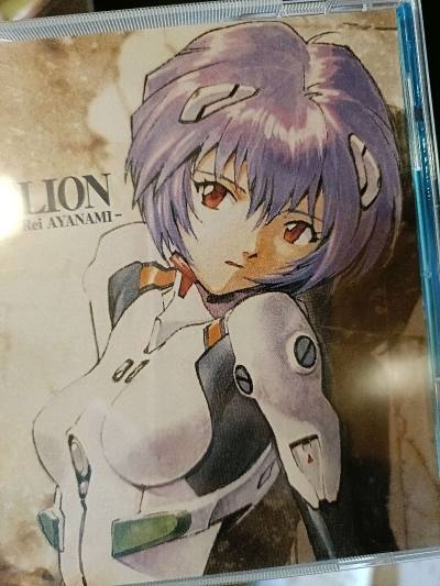 在挖煤姬上购入了一张绫波的生日专辑，在这里找到了合适的价格。专辑封面采用了很经典的一张画，非常美。
挖煤姬包装的很结实，专辑没有破损。