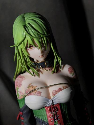 眼馋这只月季鸣珂很久了，国内接近一千而且没几个卖家，终于蹲到这个4百拿下，除了腿后发黄没啥问题，不错不错