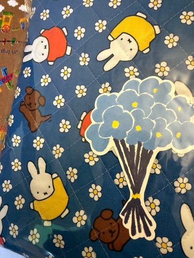 这次到了几块配布还有kitty布料，配布也很好看，kitty
是之前没有买到过的特别款，太喜欢啦，开心呀