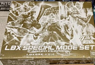 小时候最喜欢的纸箱战机，以前只能看优酷上的分享视频来望梅止渴现在长大了学会海淘了终于可以圆梦了，挖煤姬的服务也是真不错用了EMS还能通过积分来减运费，可以让我以比国内便宜了将近一半的价格购入我的童年怨念