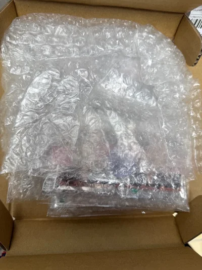 第一次用挖煤姬包税线的竹蜻蜓plus，从合单到收到差不多一个月，比其他方式要慢点，但是包税确实很香啊，而且也有泡沫纸包装，吧唧完全没受损，很OK，之后也会用竹蜻蜓plus。