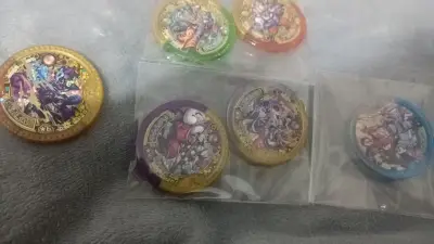 这次是妖怪手表ysp的徽章，差不多半个月左右就到了，漆黑丸套和超校合体，经过测试功能完好，全部可以读取，无划痕暗病很好的一次体验