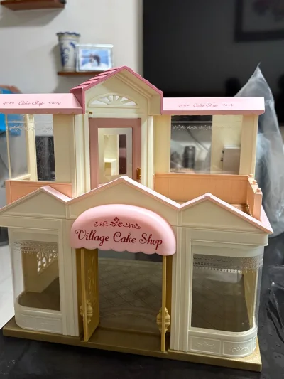 太好看了，这个转角蛋糕店和蛋糕房配在一起，成两层的大大蛋糕店了。非常喜欢，这个转角蛋糕店蹲了特别特别久才买到，我爱了。