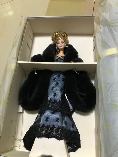 宝子们，今天来和大家分享《我的2025海淘年度报告》在挖煤姬挖煤姬拍到了非常美丽的梦幻之夜芭比娃娃，一月好物分享：梦幻芭比之夜，她穿着缀满亮片的深蓝色晚礼服，妆容是迷人的烟熏，头发盘起，我在挖煤姬使用最多的附加服务是加固，为海淘的宝贝多一分保障 新年希望自己可以...