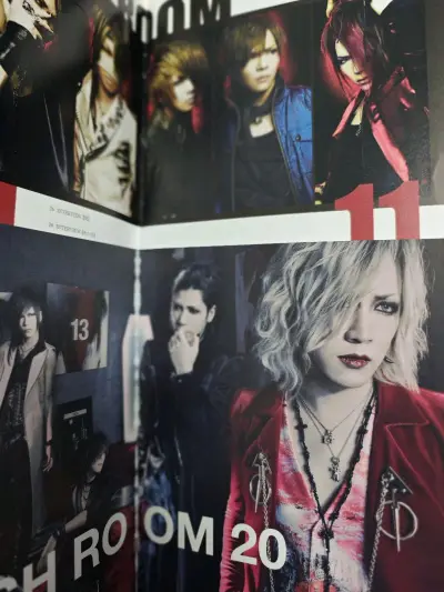 12月底切的煤，中间国外运输以及合单审核占去了大部分时间，国内运输还是很快的hhh
06年的杂志真的保存的很好，虽然标注有轻微使用痕迹但是基本就是全新的，没有任何污渍。
总之是一次很愉快的购物体验！ꉂ(ˊᗜˋ*)