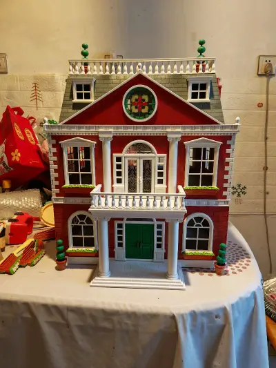 感谢卖家打包的很结实，除了房子以外剩下的家具也都分开打包并且做了缓冲处理，真的太棒了！国内物流暴力也没有把屋子损坏。感谢感谢！