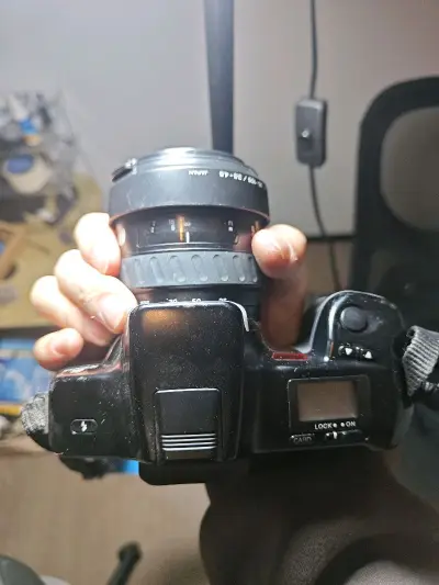 又在挖煤姬淘了一波相机运回国内其实这一次也算是在捡破烂了，抱着可能是坏的心态去买的，因为价格确实很便宜看着图片的成色也一般般，但没想到到手之后成色居然还很不错而且功能都是好的，这算是捡了几个大漏了，包括这台自动的美能达单反居然也是好的，又可以去拍拍拍了，真的很推荐挖...