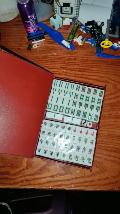 采用了竹蜻蜓，一个月以内就到货了，东西都很完好没有问题，也没有收到海关相关的报关短信，也是帮忙报了关