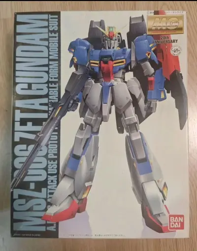 万代MG Z高达 1.0 彩色电镀版，电镀限定，20周年限定！Z高达中电镀应该只有这款，老货了，整体都很还原，电镀色彩非常优秀，值得收藏购买
