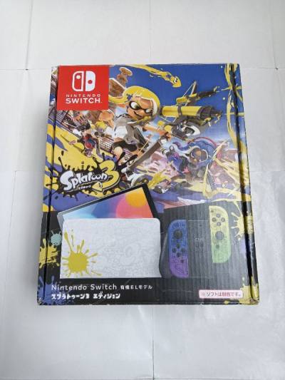 这次买的switch游戏机，主机全新太赞了，灰色的手柄也是全新，没有一点痕迹，太高兴了。皮卡丘的底座外套也很差丽，让我的黑色底座颜色大涨。这次购物我真开心。